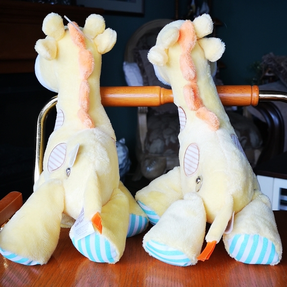 BABY TOY MUSICAL Giraffe EUC